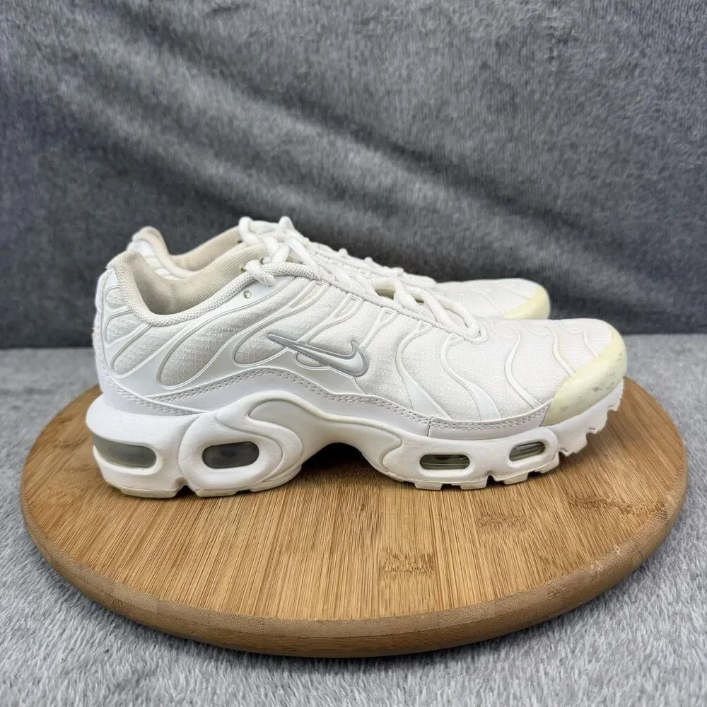 Nike Air Max Plus TN Shoes Boys Size 5.5Y White Running Sneakers CW7044-100